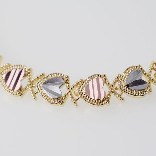 Pulsera Corazones Con Relieve Tono Tres Oros