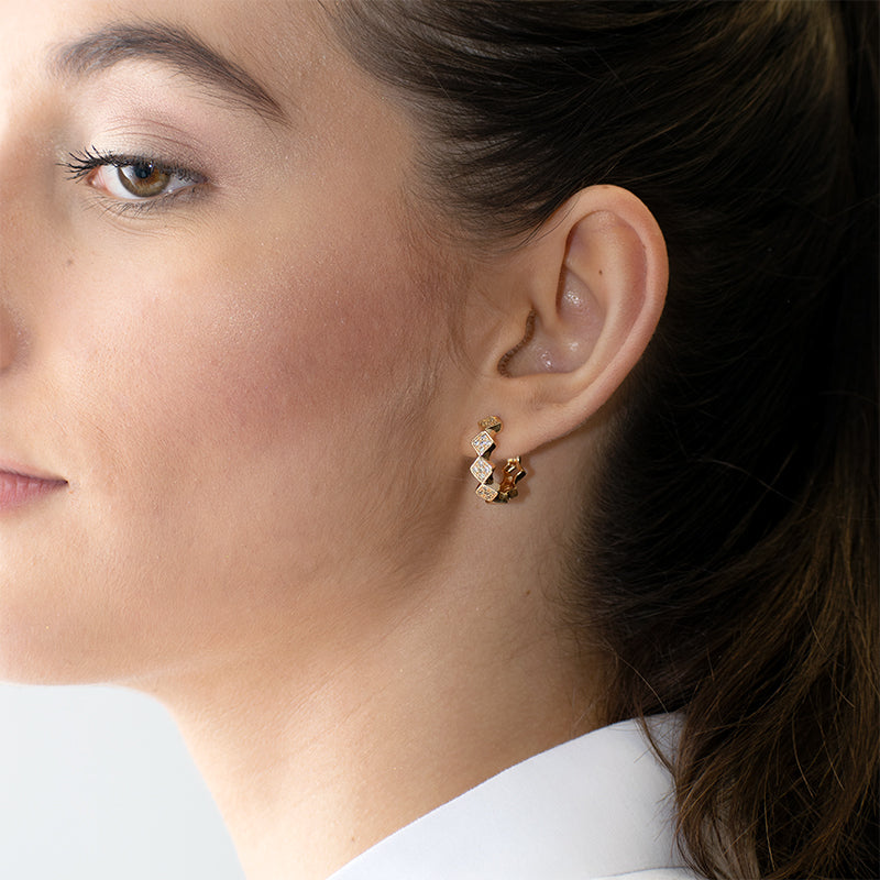 Aretes Rombos con Pavé de Zircones Tipo Candonga - Baño Oro 18K