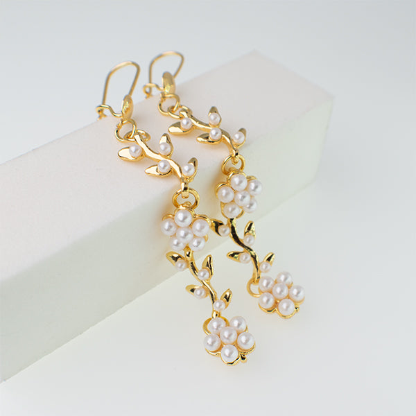 Aretes Largos  Margarita Floral Perlas - Baño Oro 18K
