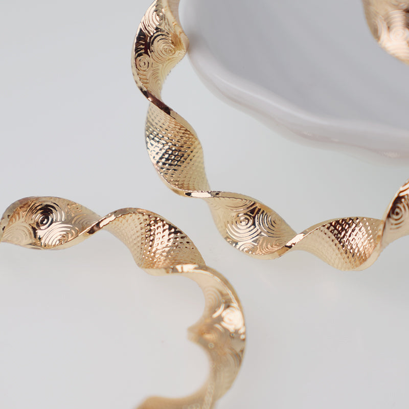 Aretes Entorchados Relieve Concentrico Tipo Candonga- Baño 18K